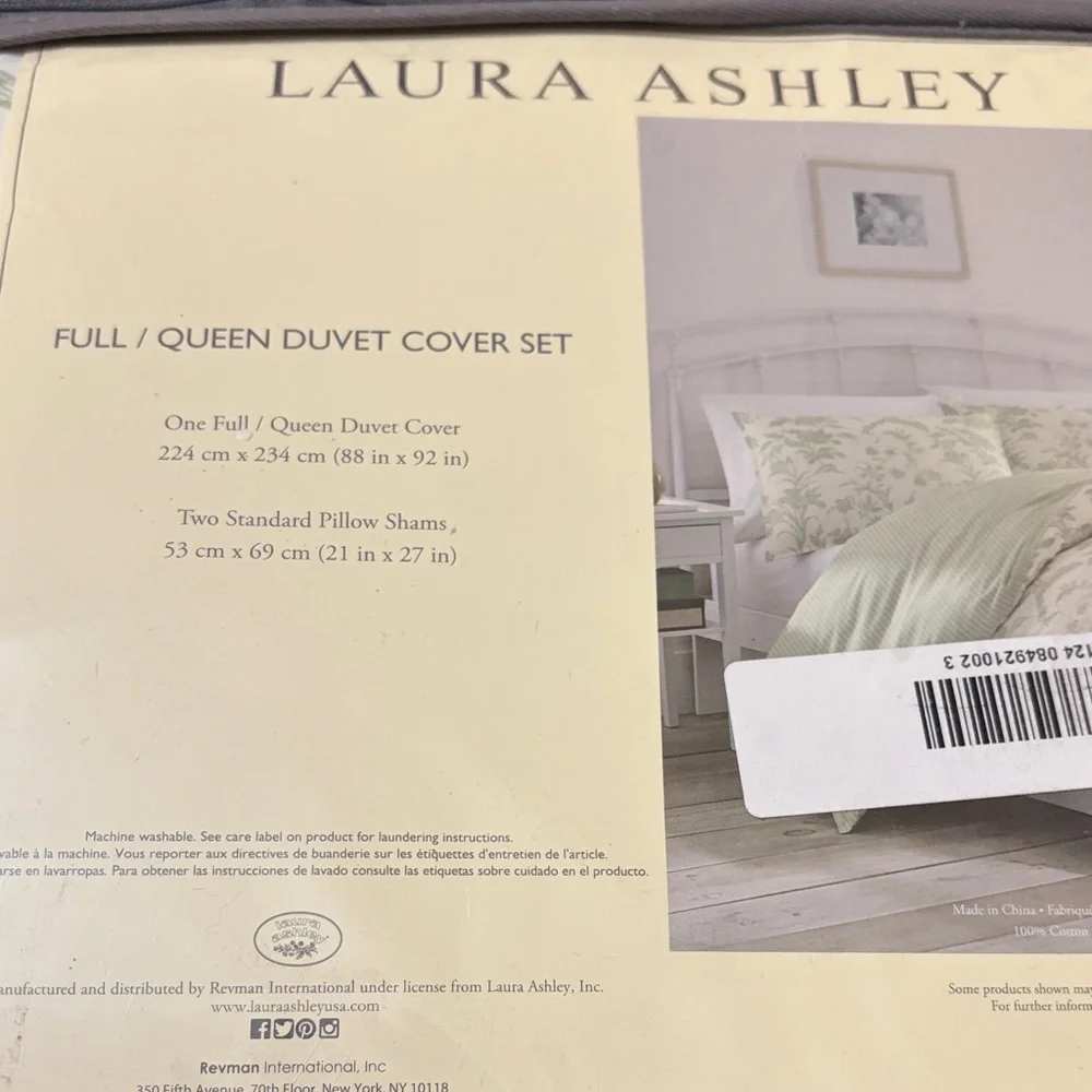 Laura Ashley features 100%